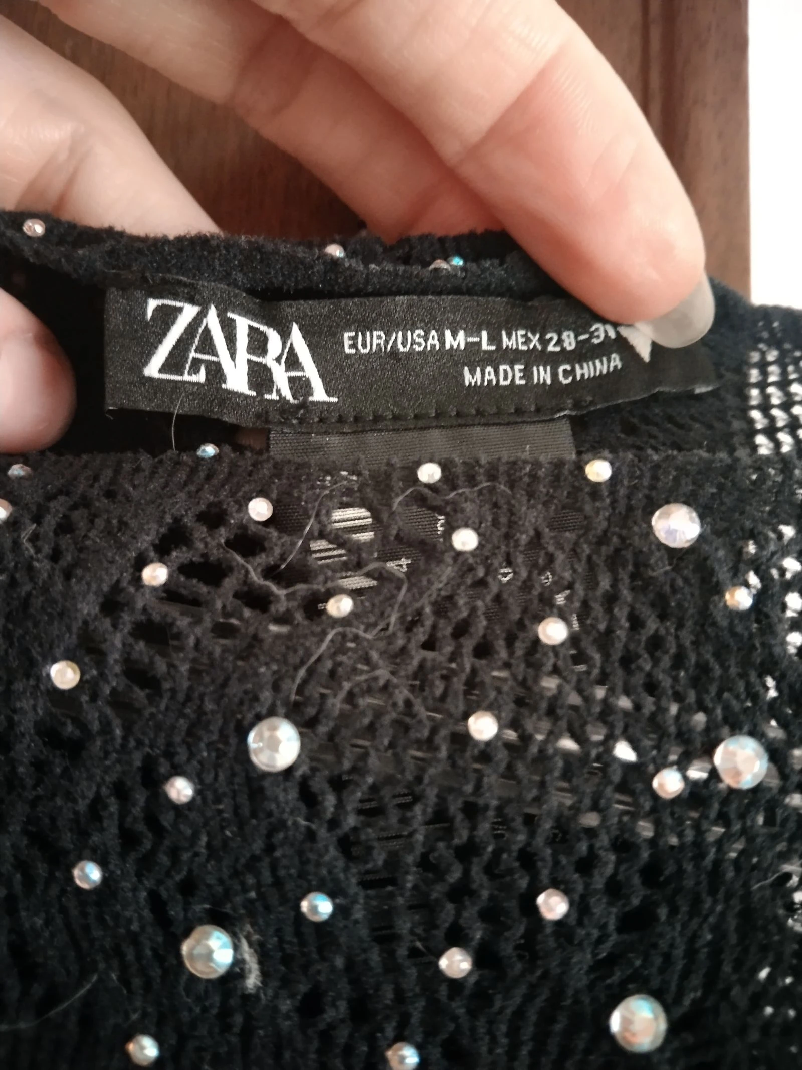 T-shirt noir en maille avec strass – photo 2